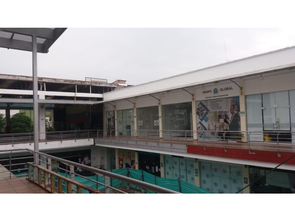 SE ARRIENDA LOCAL EN CENTRO COMERCIAL EL HOBO - 1