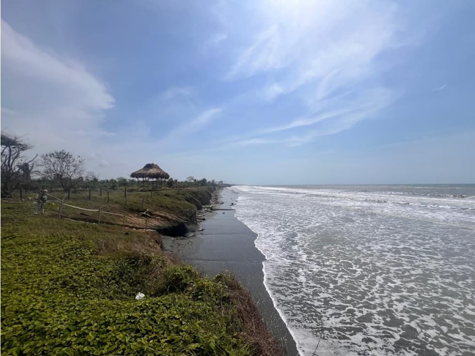 VENTA DE ESPECTACULAR LOTE FRENTE AL MAR EN LOS CÓRDOBAS - 1