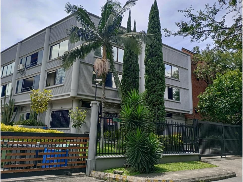 Bodega de 360 m² en excelente ubicación Envigado - 1