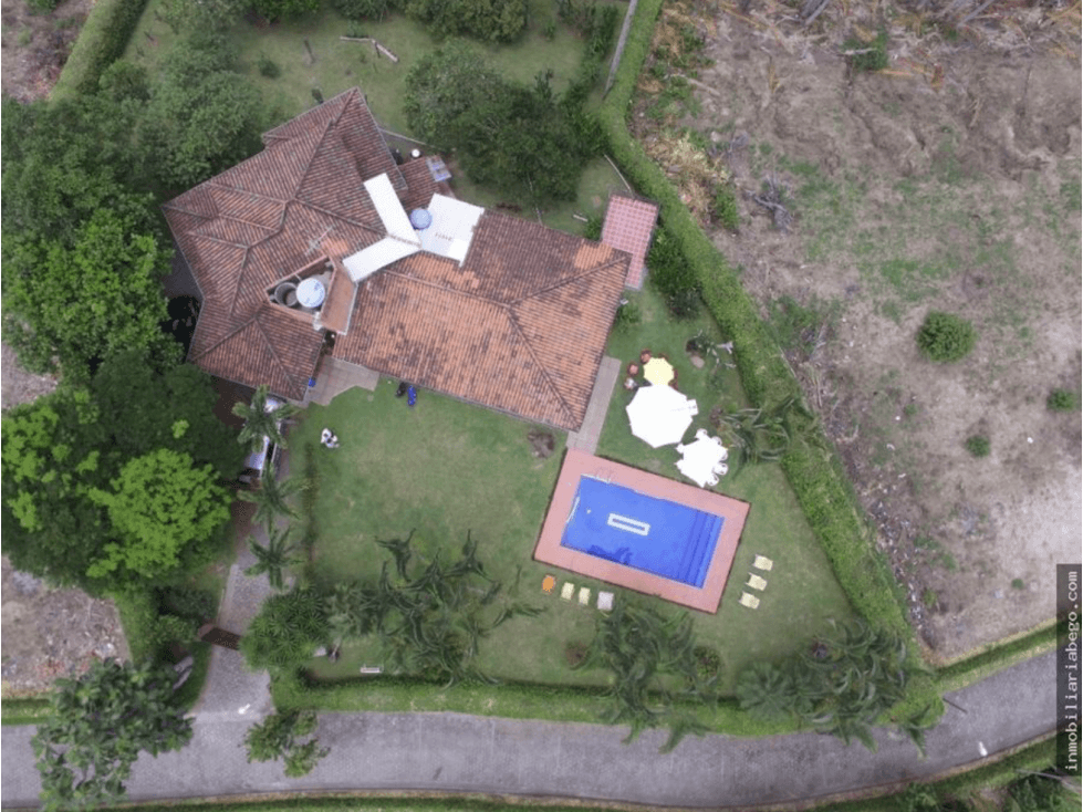 Chinchina 4 bed 2 bath lot 2,160 m2 Asking $1.300.000 COP - 1