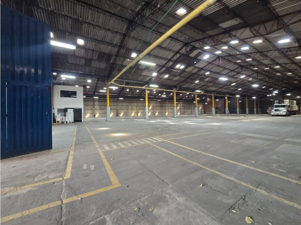 BODEGA EN ARRIENDO CERCA CENTRO COMERCIAL MAYORCA - 1