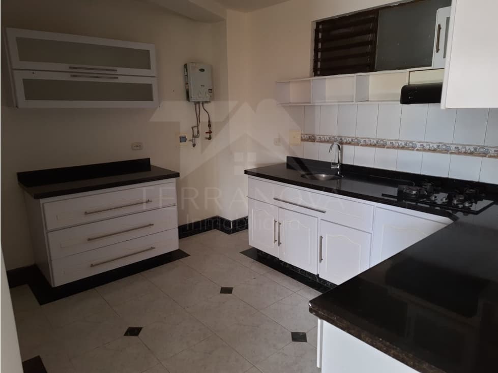 Apartamento en venta en conjunto cerrado Laureles - 1