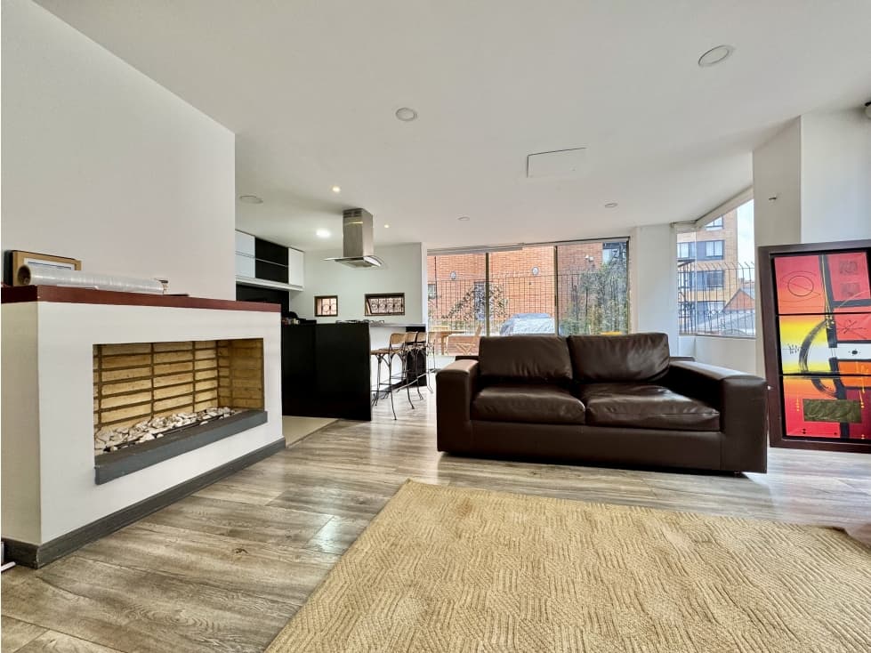 Venta de Apartamento Remodelado con Terraza - 1