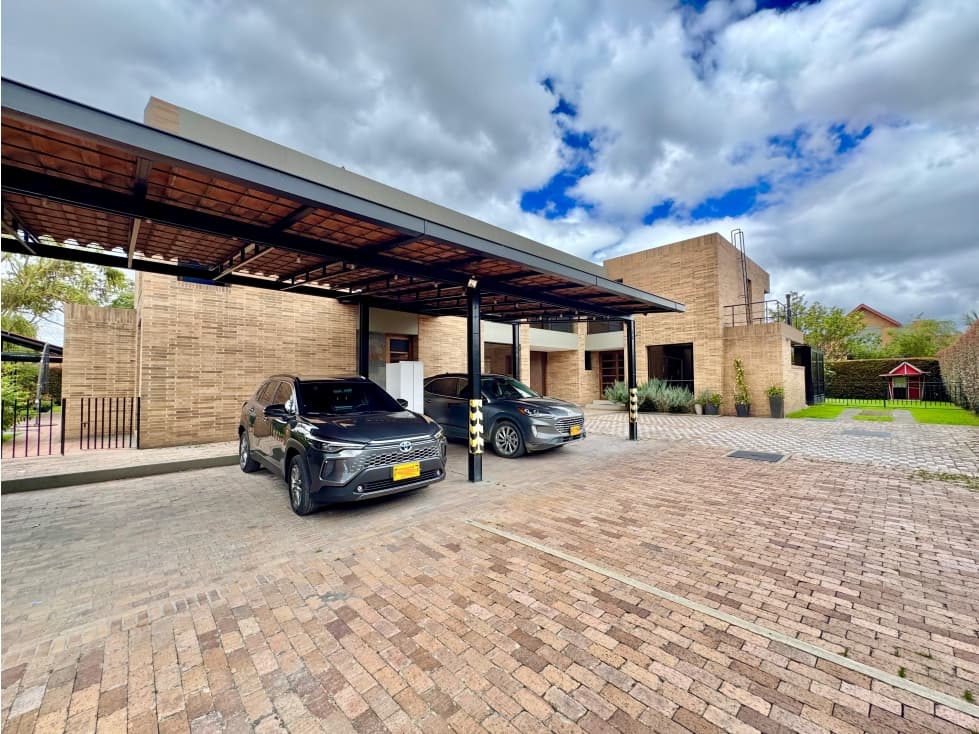 ESPECTACULAR CASA EN SAN SIMÓN - 1