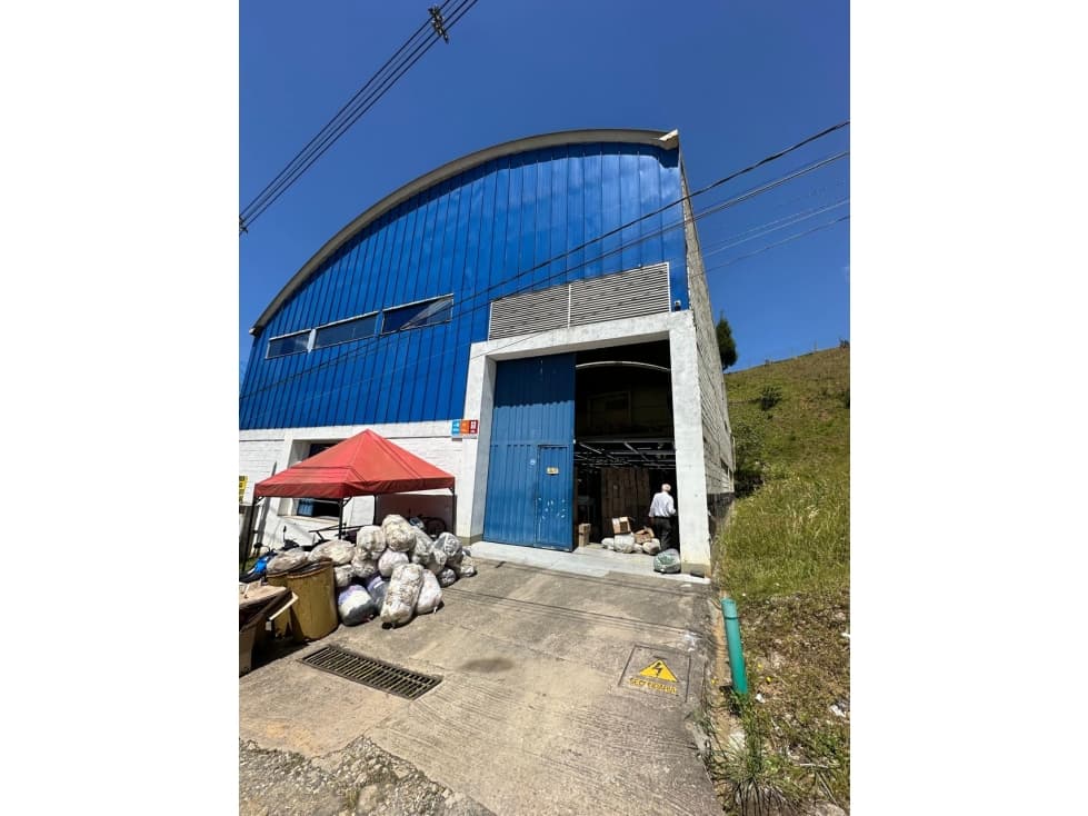 VENTA BODEGA INDUSTRIAL EN GUARNE SOBRE LA AUTOPISTA MEDELLIN BOGOTÁ - 1
