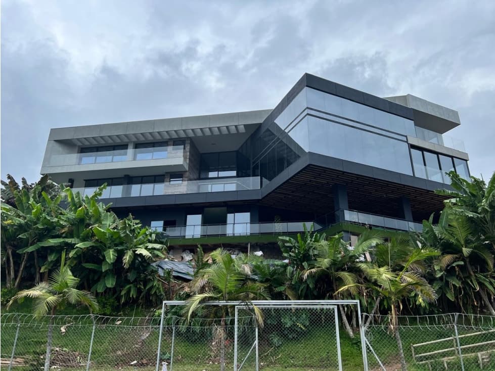 MANSIÓN DE LUJO EN VENTA - 1