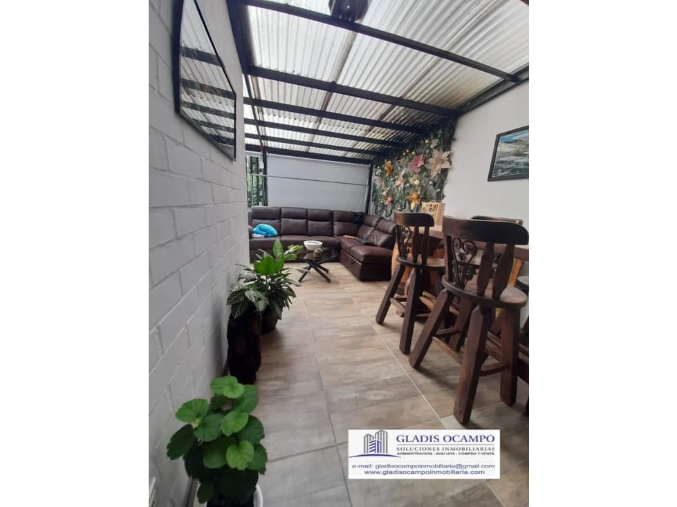 Casa en conjunto cerrado para la venta - 1