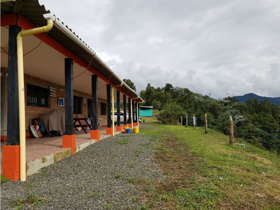 FINCA EN VENTA CON 2 VÍAS DE ACCESO - 1