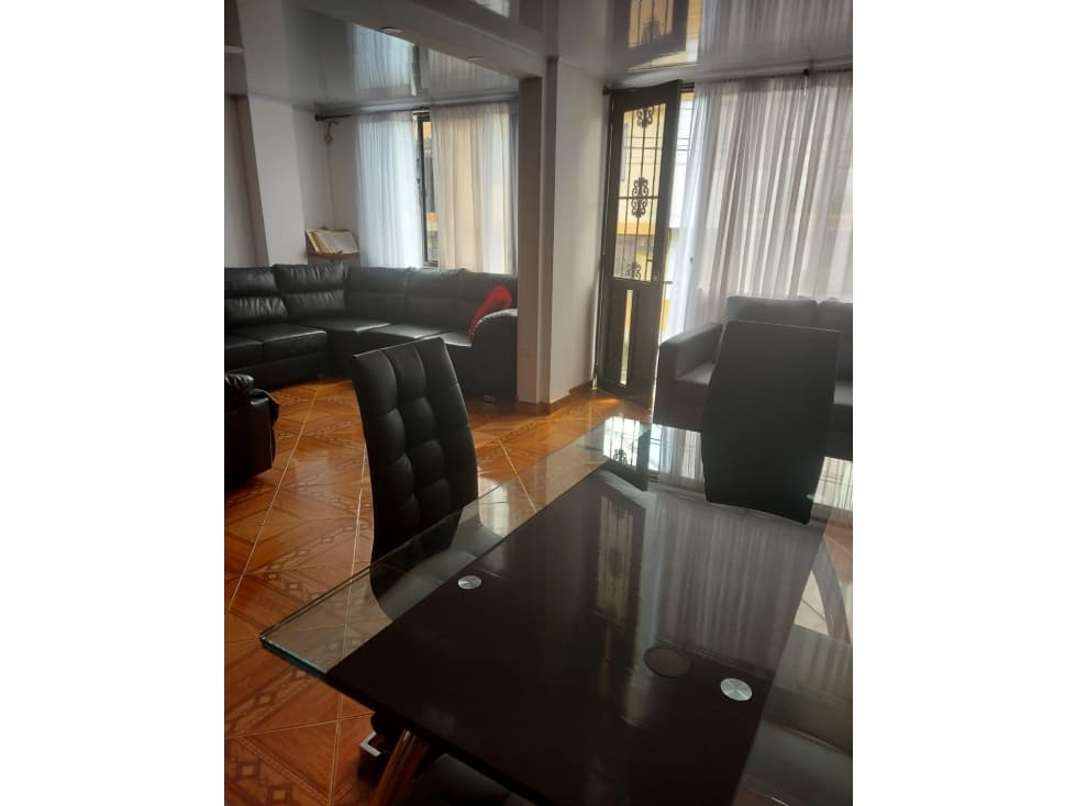 Casa de dos pisos independientes - 1