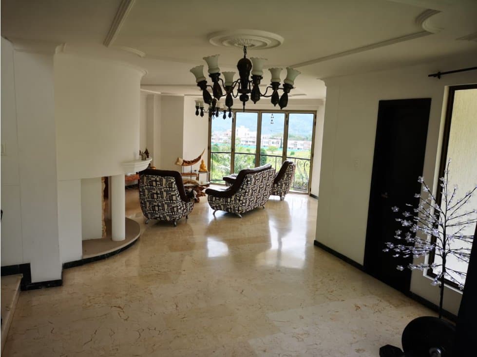 CASA ESQUINERA DE 5 NIVELES -UNIDAD CERRADA - 1