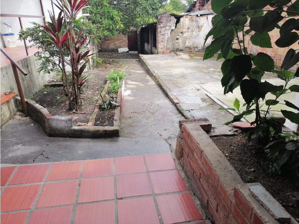 VENDO CASA CENTRAL Y ECONOMICA EN BOCHALEMA - 1