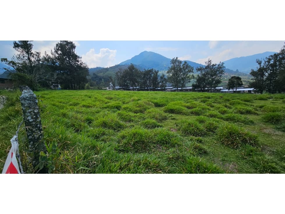 VENDO LOTE PLANO EN CHINACOTA - 1