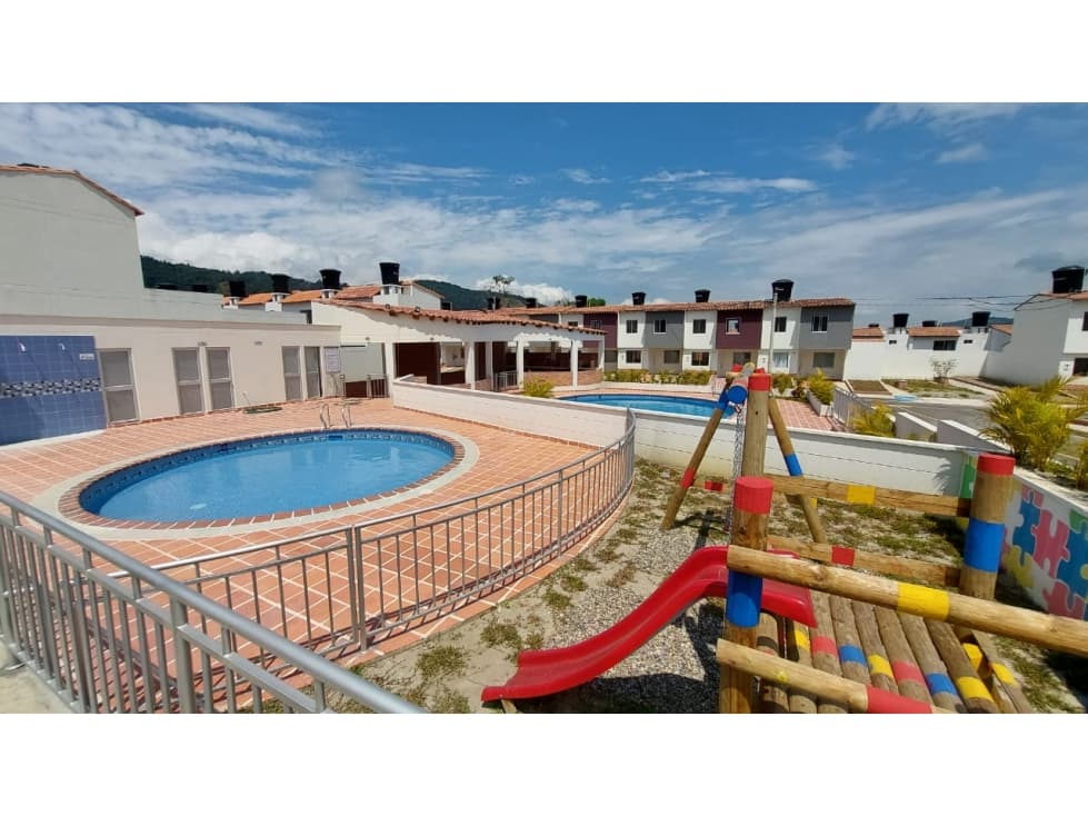 VENDO CASA EN CONJUNTO CERRADO DE CHINACOTA - 1