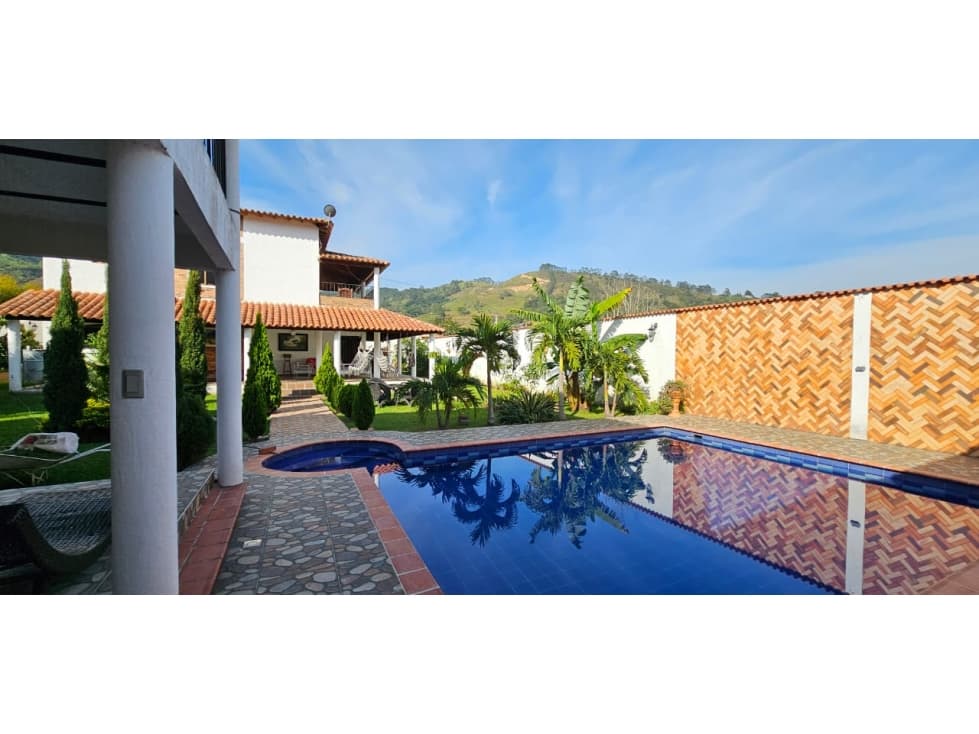 VENDO CABAÑA AMOBLADA EN CHINACOTA - 1