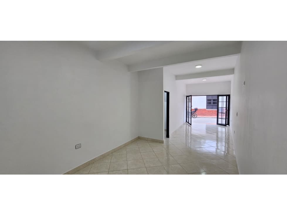 ARRIENDO LOCAL COMERCIAL EN CHINACOTA - 1