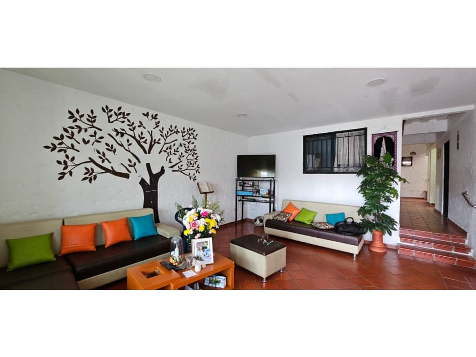 VENDO CASA AMPLIA EN CHINACOTA - 1