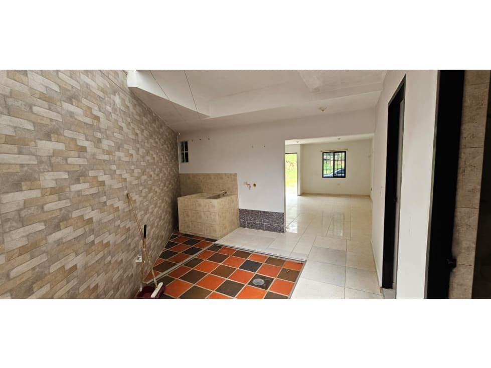 ARRIENDO CASA EN CHINACOTA - 1