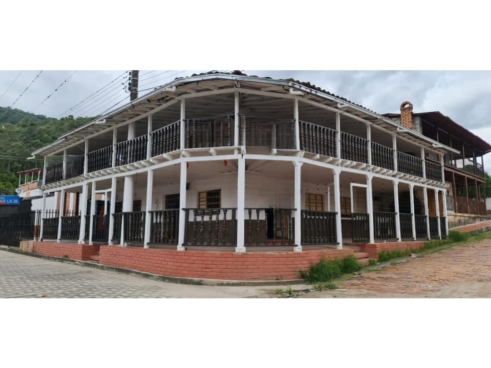 VENDO ESTABLECIMIENTO COMERCIAL ESQUINERO EN CHINACOTA - 1