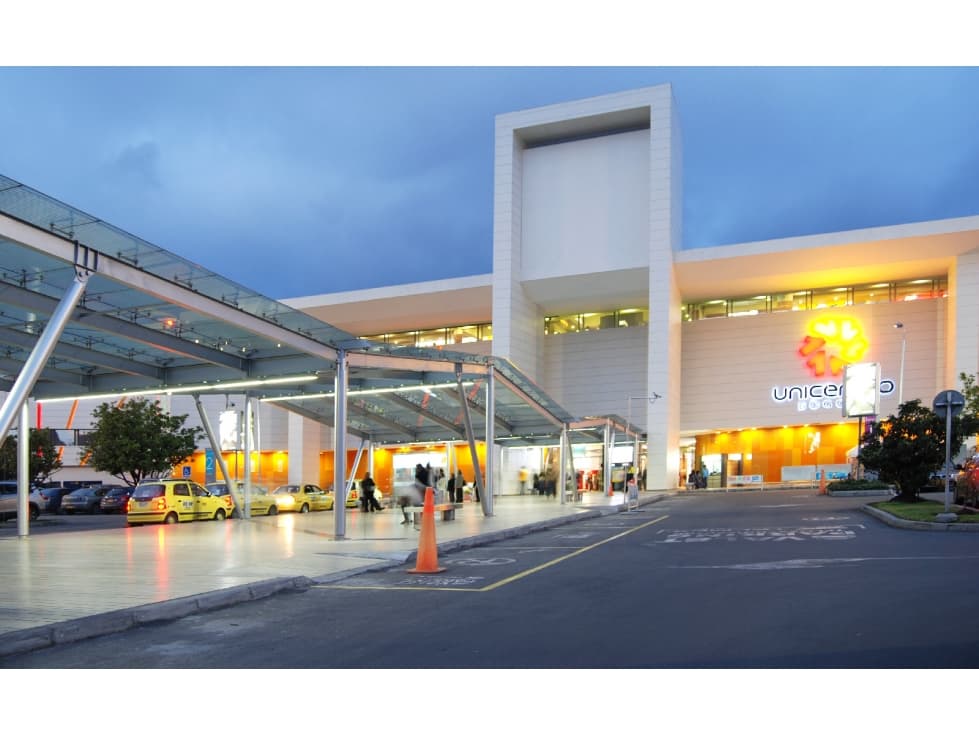 LOCAL TODO DESTINO UNICENTRO PRIMER PISO EN ARRIENDO - 1