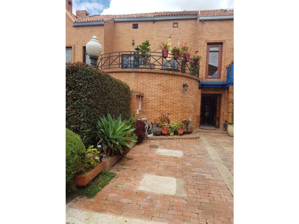 CASA EN VENTA EXCELENTE ESTADO CONJUNTO LOS NOGALES CHIA - 1