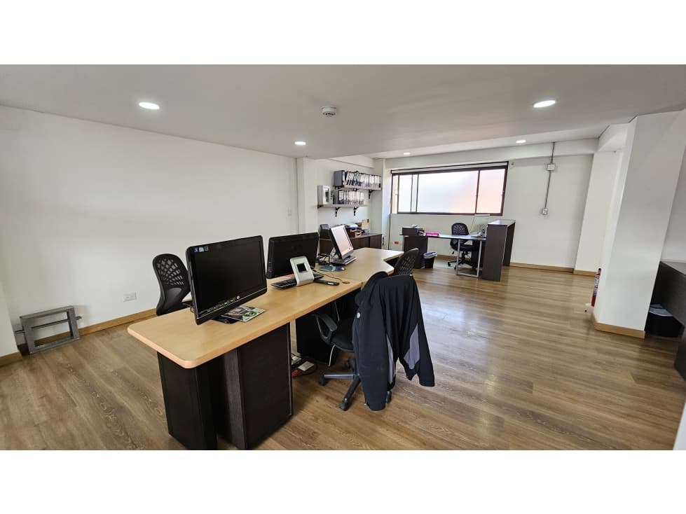 ARRIENDO EDIFICIO DE OFICINAS O CONSULTORIOS ZONA URBANA DE CHIA (IC) - 1