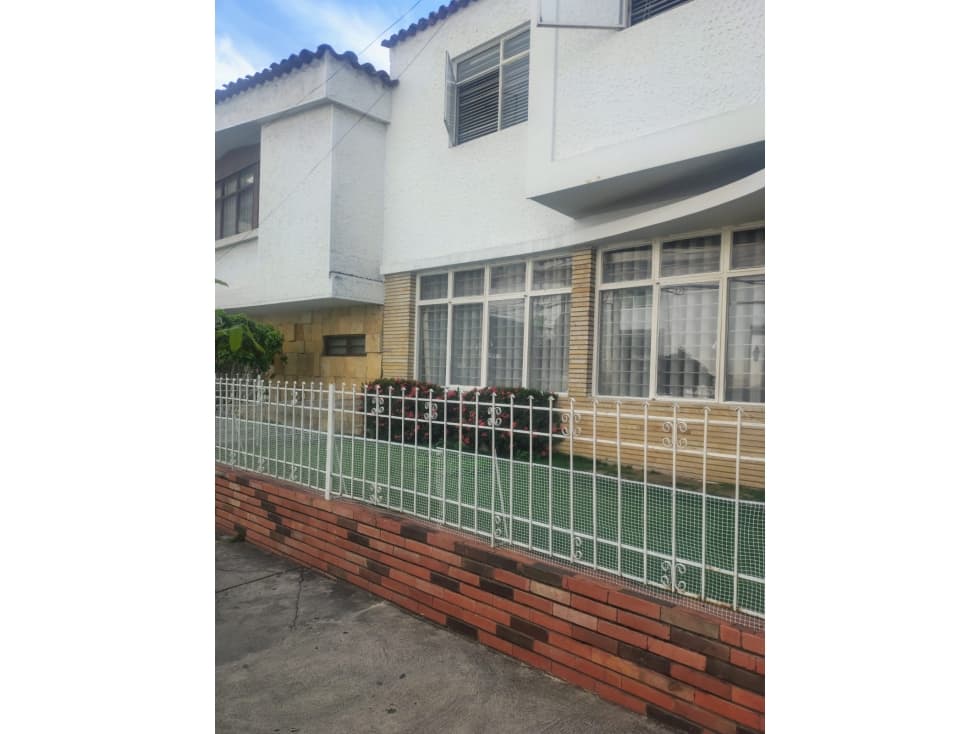 ESPECTACULAR CASA COMERCIAL EXCELENTE UBUCACION CABECERA - 1