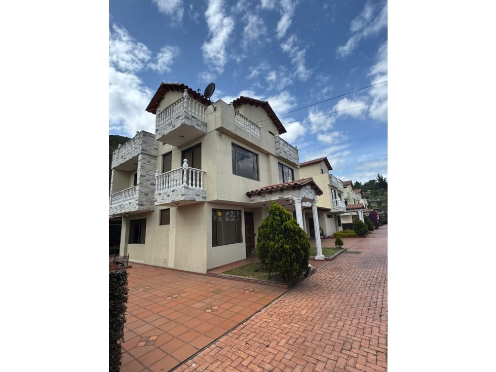 VENDO CASA EN CONJUNTO CERRADO CETIME COTA $850.000.000 - 1