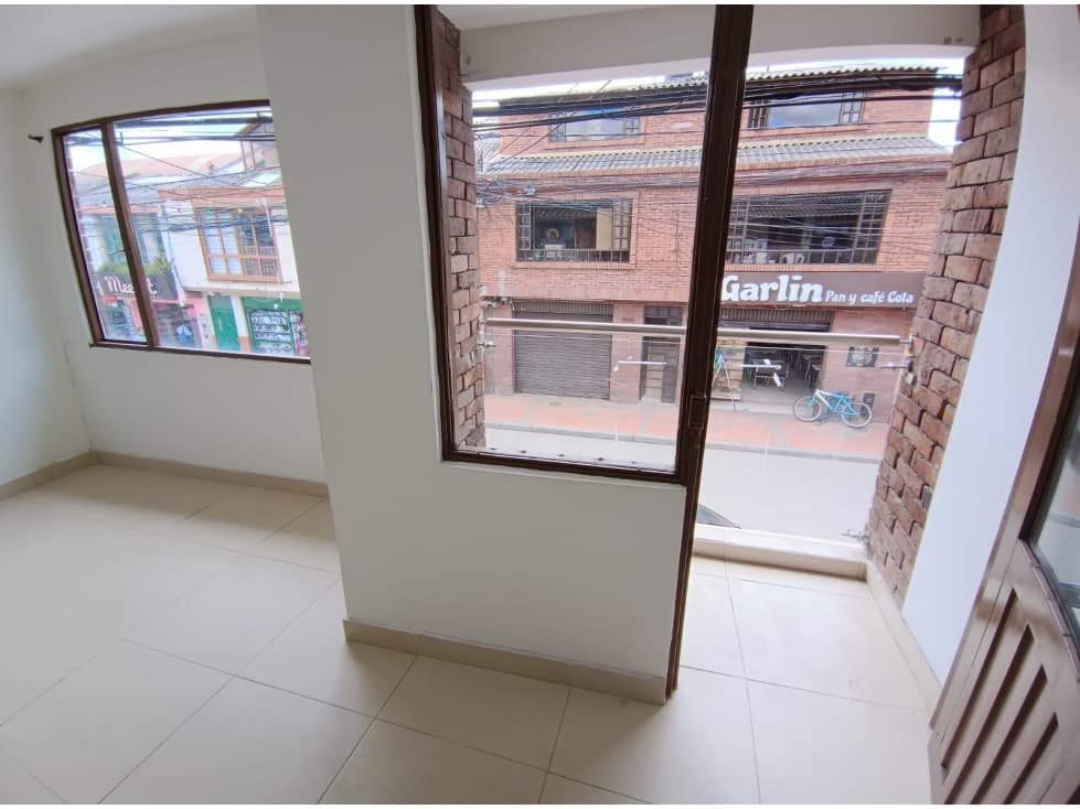 Arriendo Locales y Oficinas Comerciales Cota $ 5.000.000 - 1