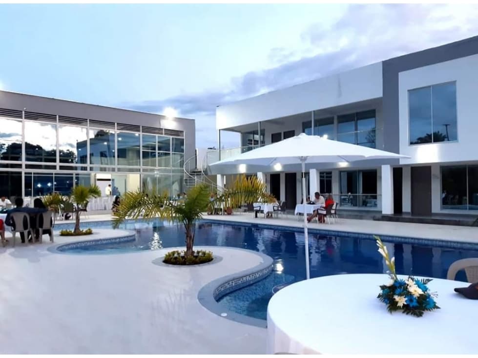 SE VENDE FINCA HOTEL EN SANTAGUEDA - 1