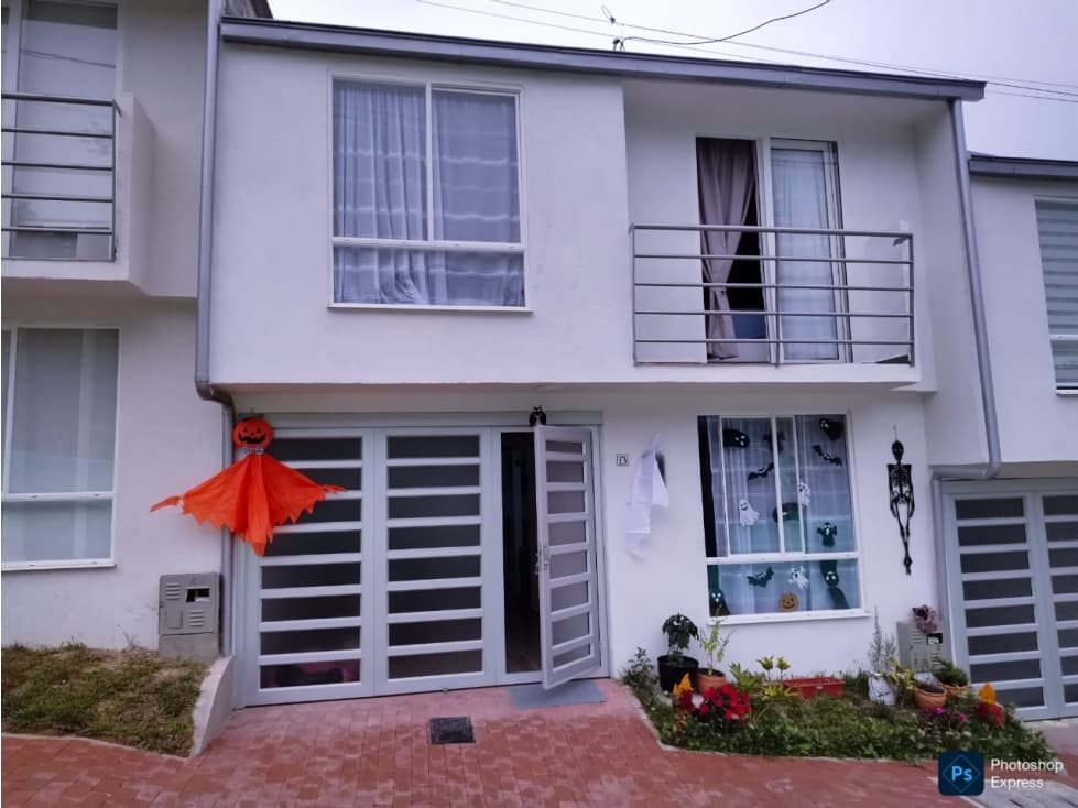 CASA EN VENTA C. CERRADO MIRADOR DE LAS LOMAS- VILLAMARIA - 1