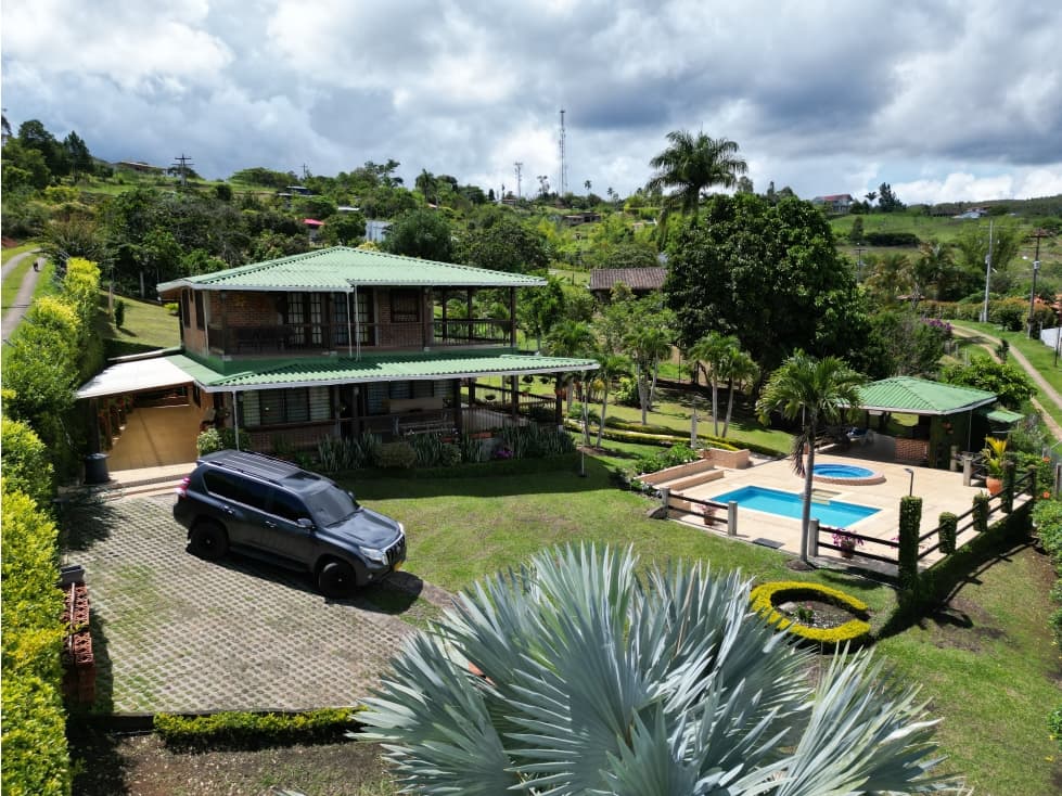 ACOGEDORA FINCA CON PISCINA Y KIOSKO EN PARCELACION EL BOSQUE DAGUA - 1
