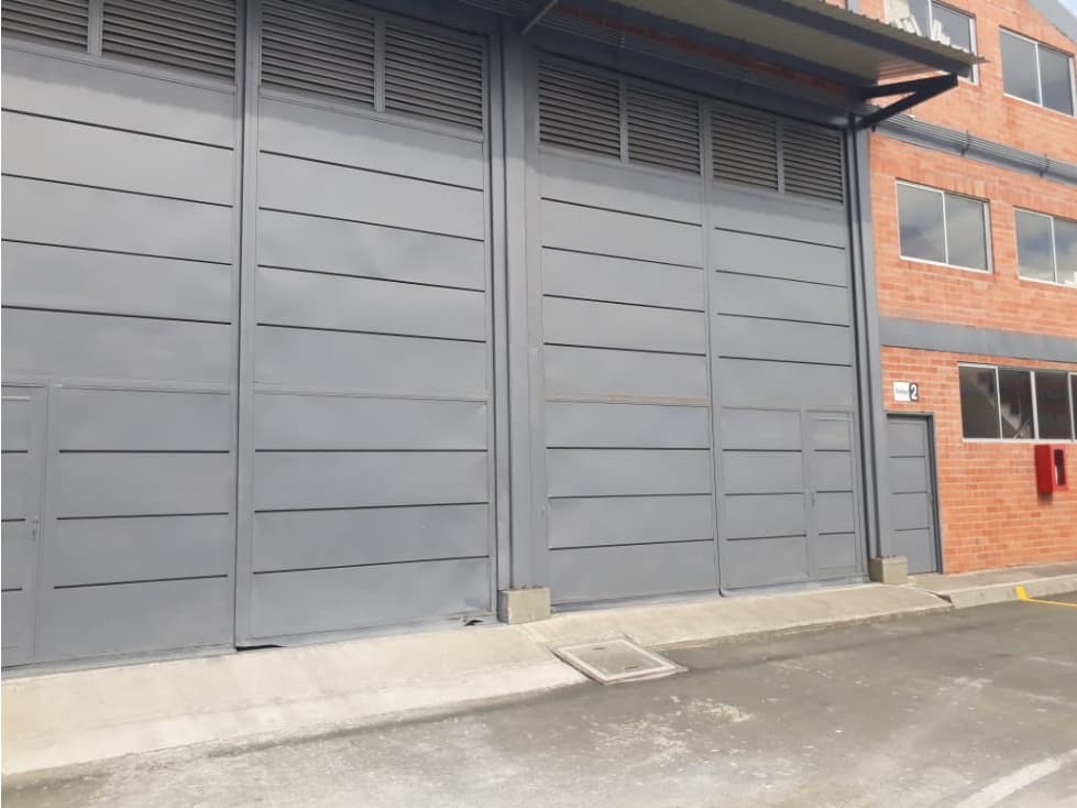 BODEGA 680 m2 EN ALQUILER EN ARROYOHONDO PARQUE INDUSTRIAL - 1