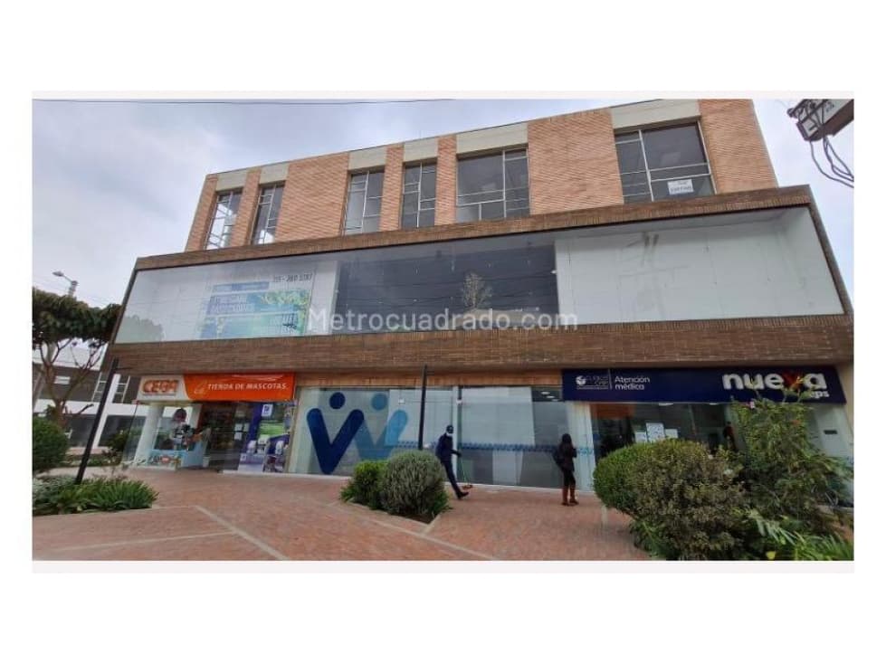 Venta de local en centro comercial Plaza Madero en Chia - 1