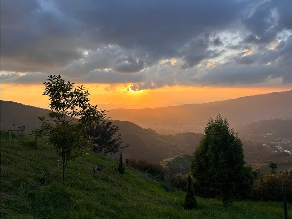 Increíble vista panorámica desde este lote en Caldas, Antioquia - 1