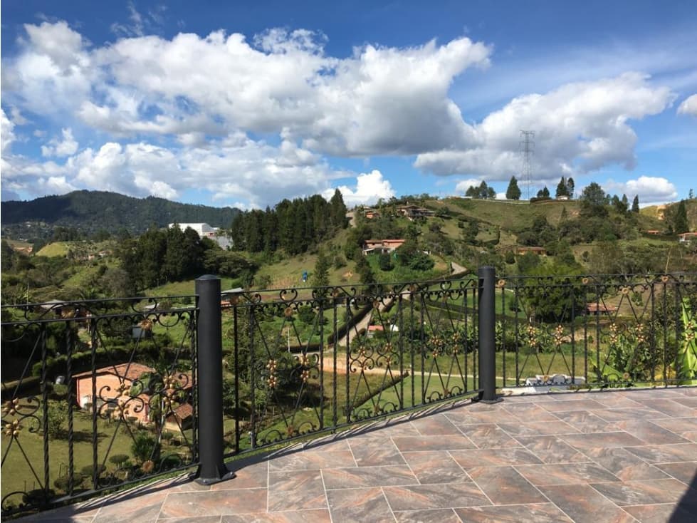 Hermosa finca en Guarne con amplias zonas verdes - 1