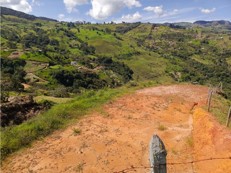 Amplio lote con excelente vista panorámica en Barbosa - 1