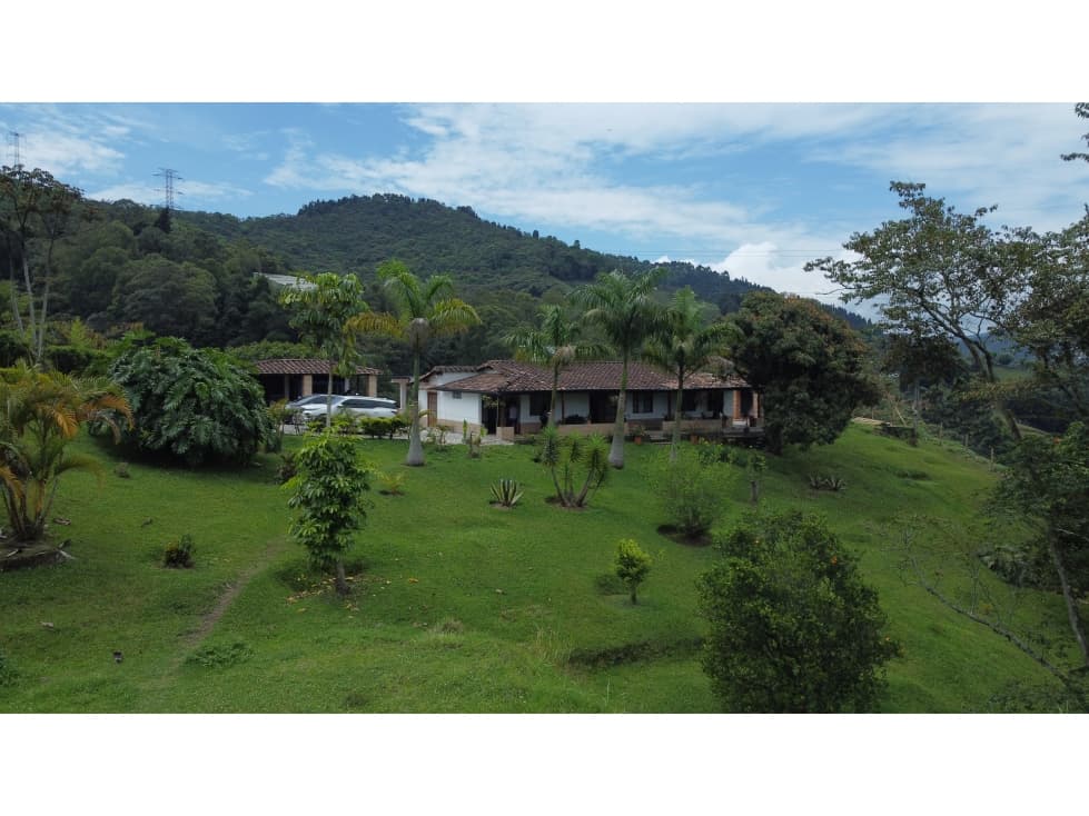 Hermosa Casa Finca en venta en La Estrella - 1