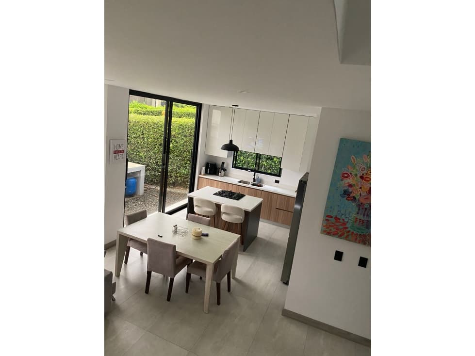 Hermosa casa de dos niveles en venta en Sopetrán dentro de condominio - 1