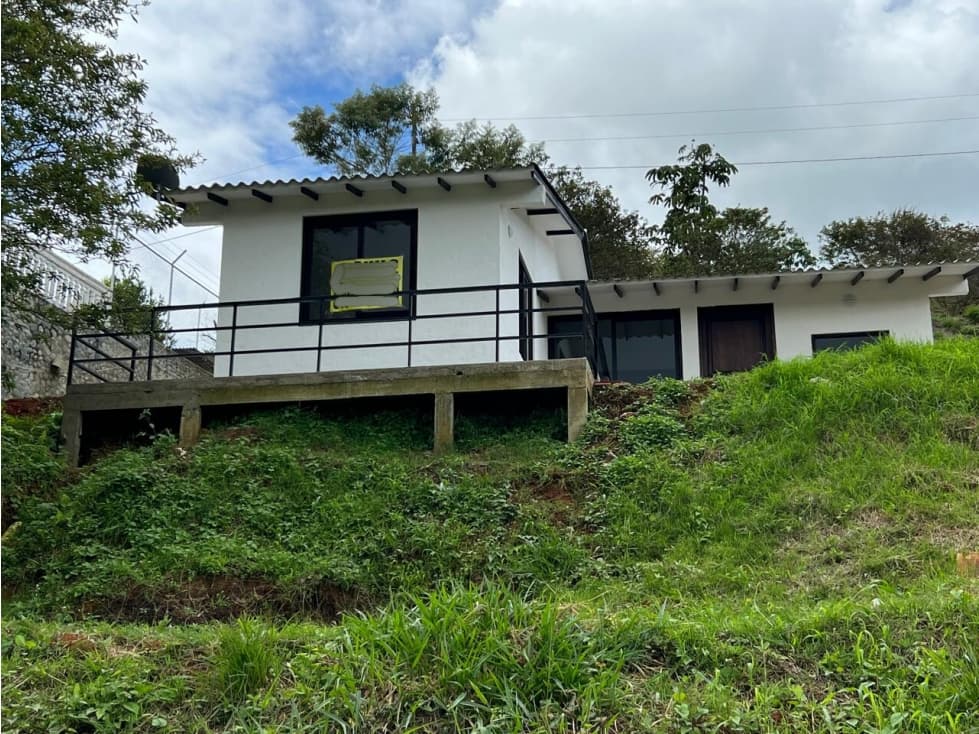 SE VENDE FINCA EN PARCELACIÓN CON TRES CASAS CONSTRUIDAS CN W:9285411 - 1