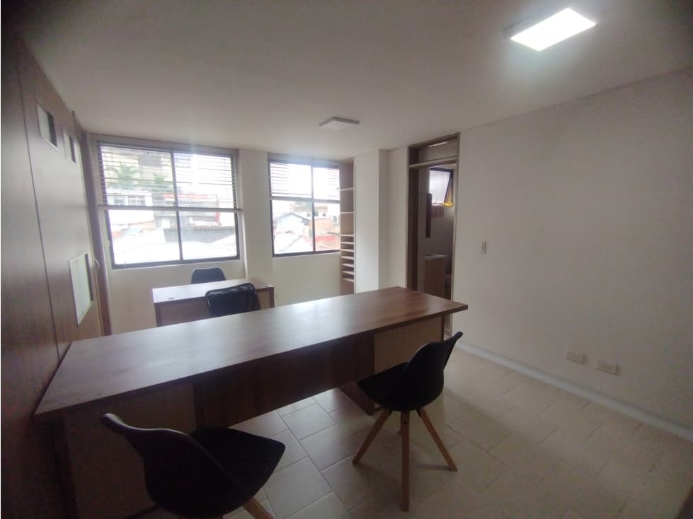 VENTA OFICINA CENTRO MANIZALES| AMPLIA - 1