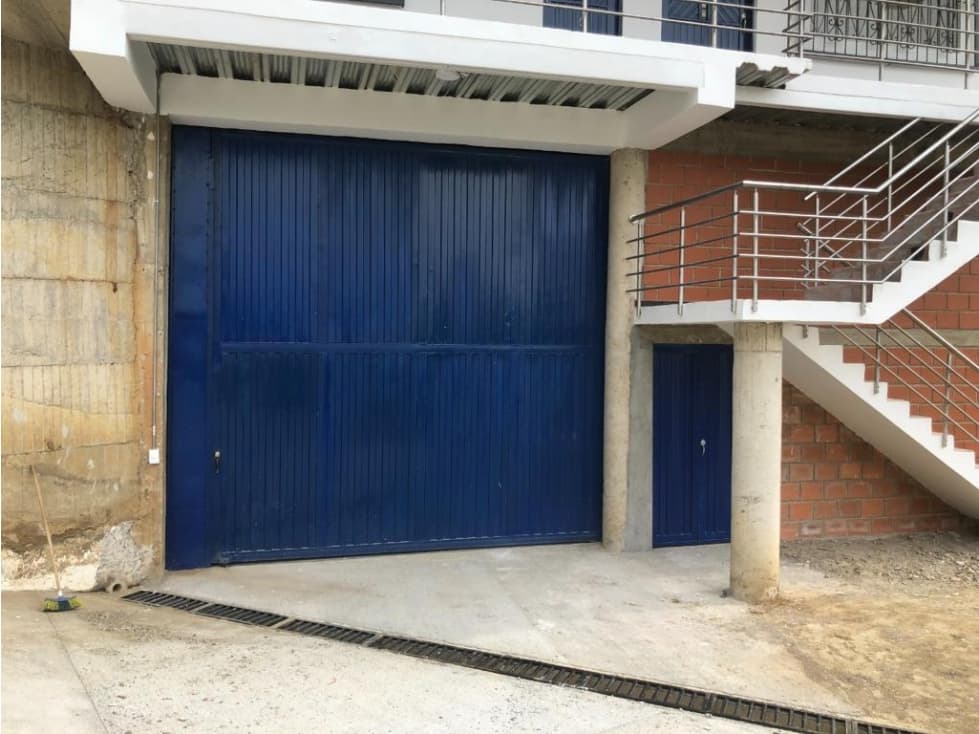 ARRIENDO BODEGA EN AUTOPISTA DEL CAFÉ VEREDA EL ROSARIO MANIZALES - 1