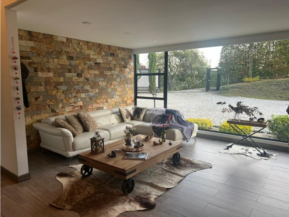 Arrendamiento de casa amoblada con zona verde - Llanogrande - 1