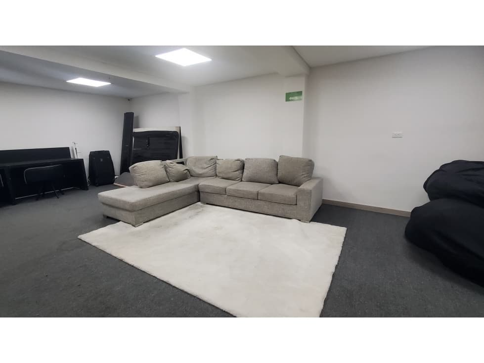 Edificio independiente en Laureles - 1