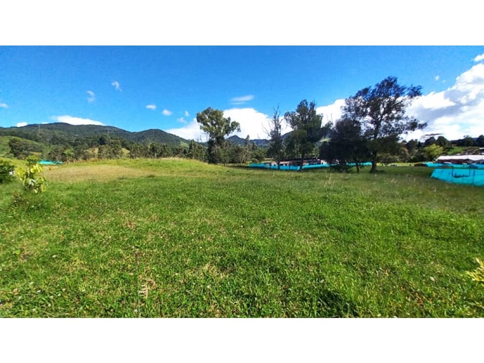 Venta de lote en unidad cerrada, sector el Yarumo de 2.164m2 - 1