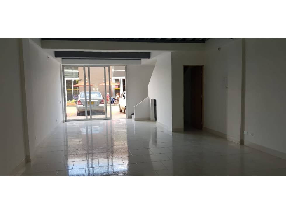 LOCAL COMERCIAL EN LLANOGRANDE - 1