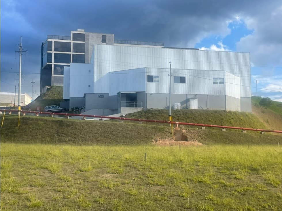 Arriendo bodega con 729 m2 parque empresarial en Guarne - 1