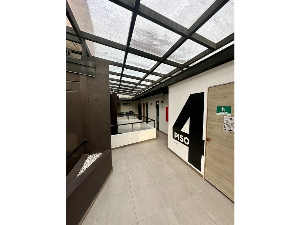 Edificio con uso hotelero en venta Laureles la 70 Medellin - 1