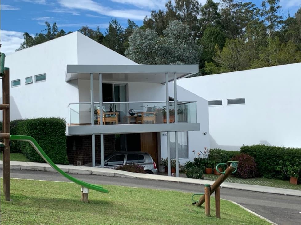 CASA EN EL RETIRO - 1