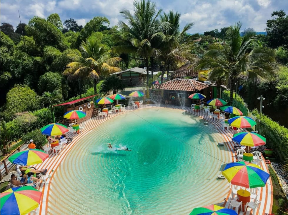 Se Vende Hotel Campestre Camping Quimbaya Quindio - 1