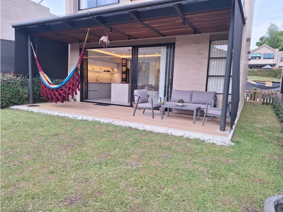 Casa en venta en urbanización cerrada en el Retiro - 1